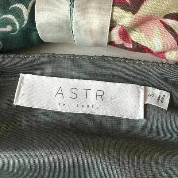 ASTR The Label “Cataleya” crop bra top plisse twist dark sage satin womens small - Picture 14 of 14